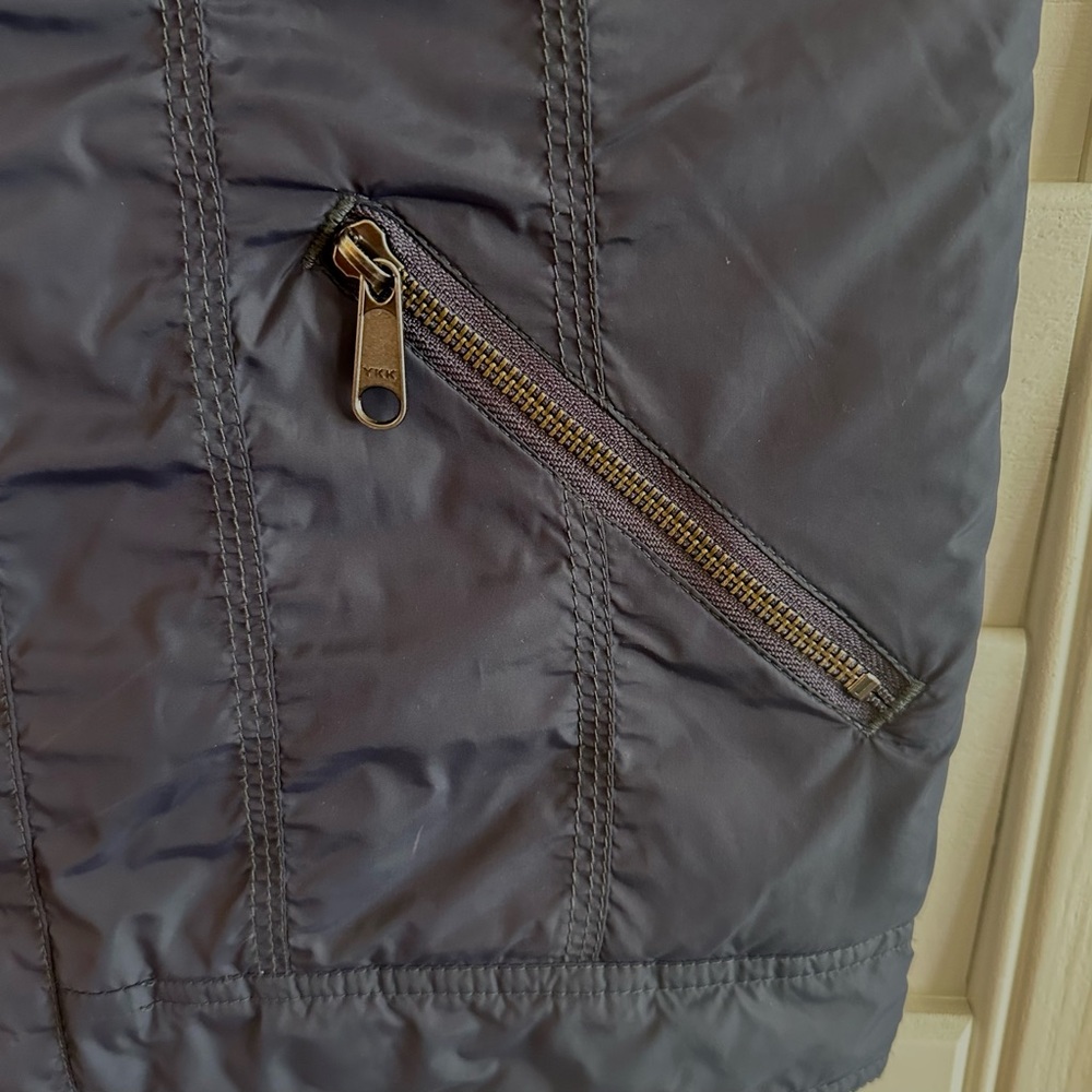 Carhartt Women's Navy Puffer Vest size XS - Picture 4 of 7